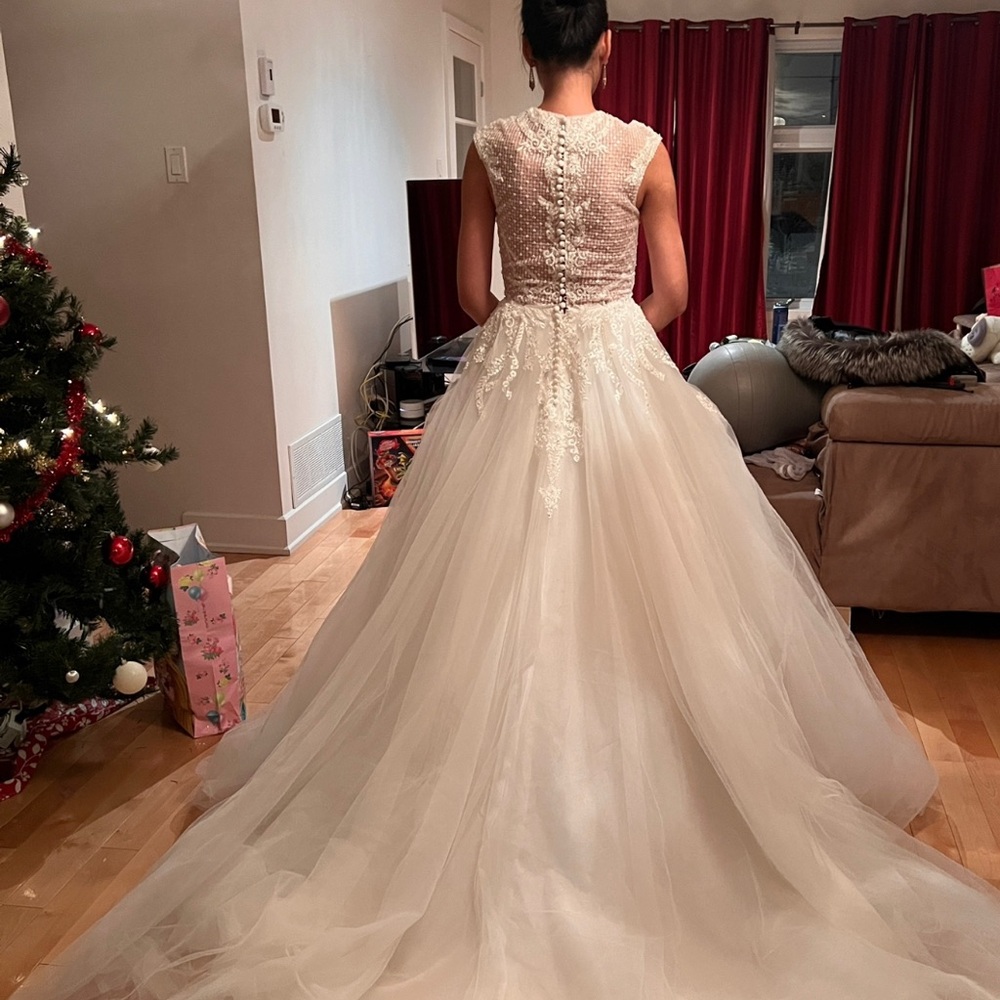 Bella Di Sera - Elegant White Lace Wedding Dress